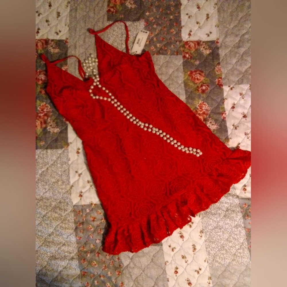 V neck lace ruffle dress